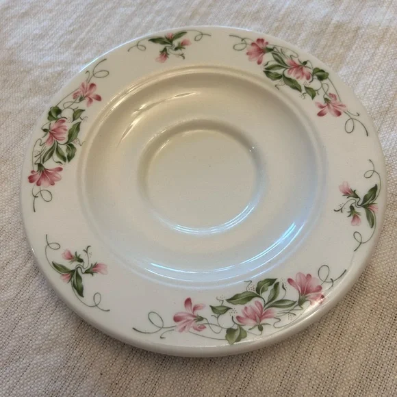 Vintage Homer Laughlin teacup, saucer, and creamer set, Pink Violets pattern - Picture 6 of 12